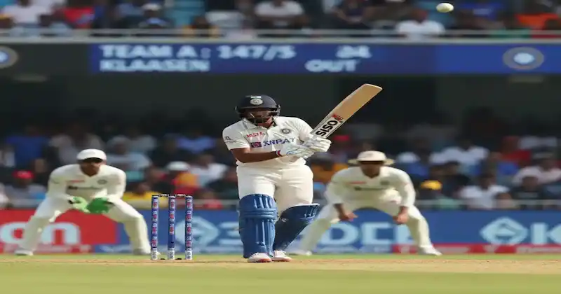 The Middle Order Holds Firm: With Klaasen back in the pavilion, the responsibility fell on Kishan to shepherd the innings to a competitive total